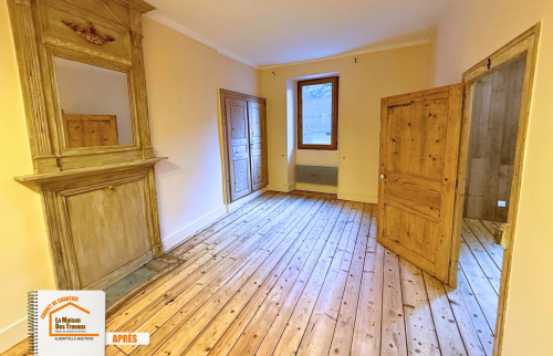 bardage bois intérieur appartement, ambiance chalet moderne, rénovation plafond spots LED, modernisation appartement Beaufort, rénovation habitat montagne