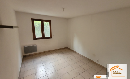 La Maison des Travaux Moûtiers, courtier rénovation Albertville, portes intérieures rénovées, projet rénovation Savoie, appartement modernisé Albertville