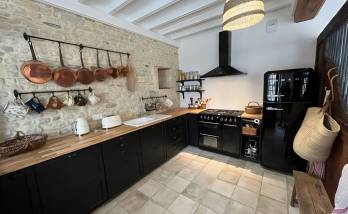 Cuisine, carrelage en pierre naturelle