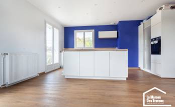 Maison à Dardilly (69570) : Pose de sol souple PVC en pose flottante dans le séjour, la cuisine et les toilettes rénovés