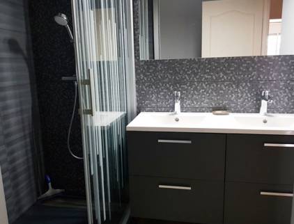 Salle de bain moderne Côte-De-Beaune