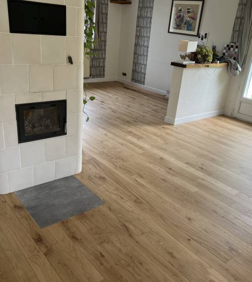 Rénovation de maison avec revêtement de sol en parquet massif - Ambérieu-en-Bugey 01500