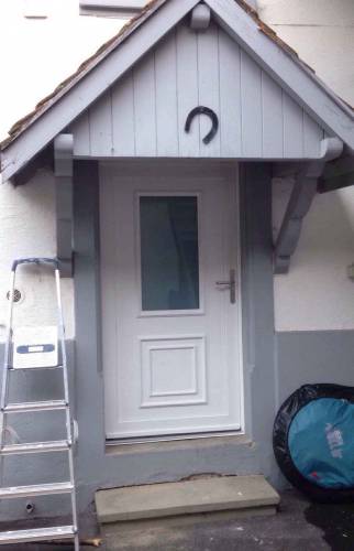 Porte d'entrée arrière PVC blanc à Village Neuf