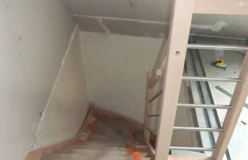 Création d'un escalier sur mesure pour accéder aux combles à Bailly Romainvilliers