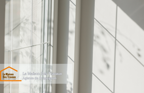 Fenêtre PVC double vitrage avec croisillons intégrés 