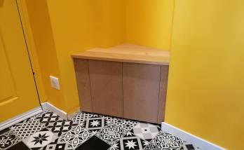 Aménagement entrée de maison avec claustra et carrelage sol à Crozon (29160)