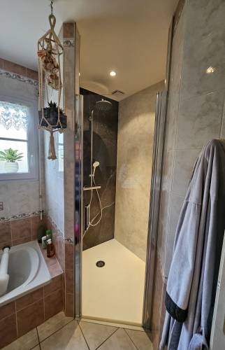 Vue d'ensemble de la douche 