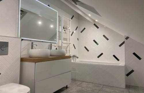 Création totale d’une salle de bain dans un grenier à Le Perreux