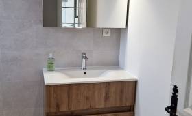 Meuble vasque, miroir, salle de bain à Hésingue