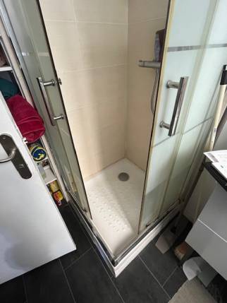 Salle de bain avant travaux de rénovation d'appartement - Nantes 44