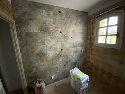 Pose de faïence dans une salle de bain en rénovation - Montpellier 34000
