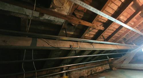 Travaux d'isolation des combles d'une maison avec pose des rails - Brie-Comte-Robert 77170