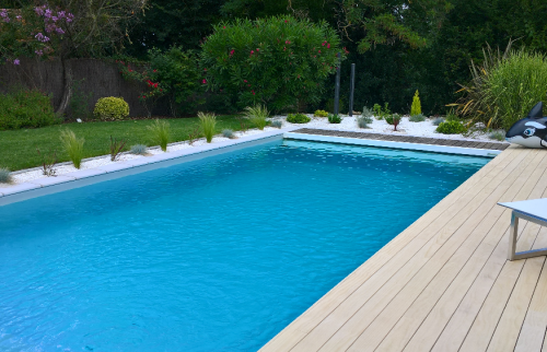 Construction d’une piscine avec belle terrasse en bois