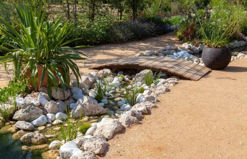 Pont dans son jardin 