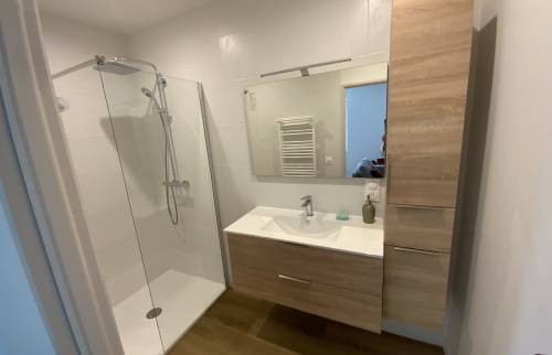Salle de bain rénovée mas La Maison Des Travaux Ales