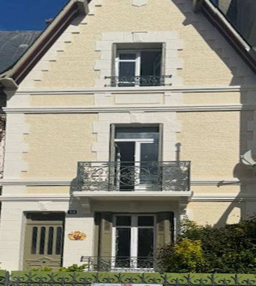 Travaux de ravalement sur une villa deauvillaise en centre-ville