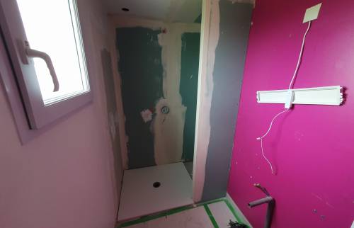 Douche en travaux à Bain-de-Bretagne
