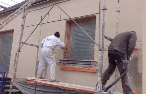 Projection de l'enduit extérieur