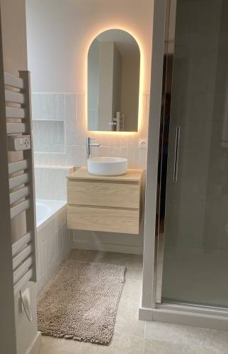 Salle de bain entièrement rénovée 