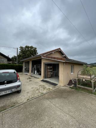 Garage avant transformation en espace habitable - Viriville 38980