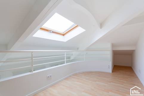 Escalier en colimaçon pour mezzanine, appartement à Dardilly / VUE MEZZANINE