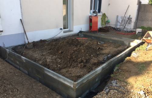 Pose des fondations pour la construction d'une extension de maison à Nantes 44