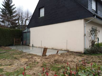 Avant la construction de l'extension, pose des fondations