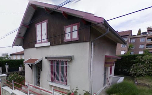 Ecully (69130) : ravalement de façade dans une maison ancienne : vue avant travaux