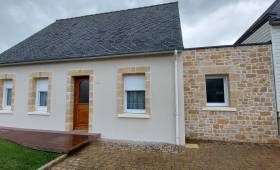 Ravalement d'une maison avec enduit et parement pierres collé à Trégueux près de Saint Brieuc