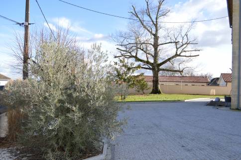 Aménagement extérieur d'une cour en pavés de granit - Sainte-Maxime 83