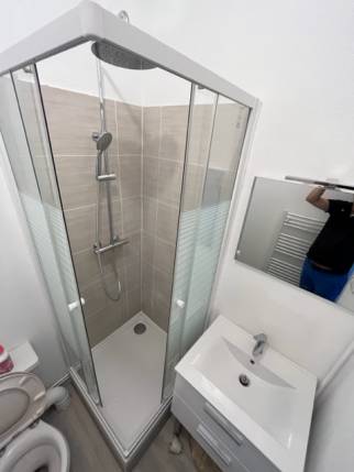 Petit appartement rénové avec nouvelle salle de bain - Nantes 44