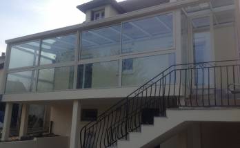 Véranda sur pilotis acier et béton vitrages armés en toiture et façade - Meaux - 77100 - 