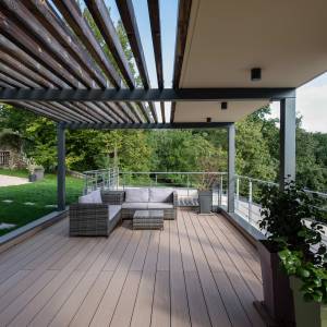 Terrasse suspendue avec vue sur piscine à Francheville