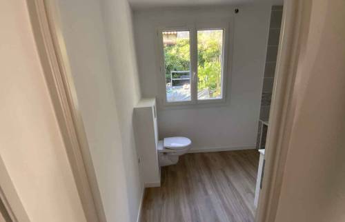 Pose de fenêtres en PVC par les artisans partenaires de La Maison Des Travaux d'Alès