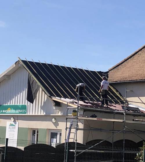 La toiture en cours de rénovation