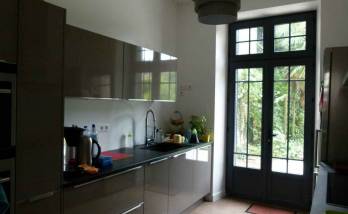 Cuisine couloir et sol en béton ciré proche de Nuaillé (49)