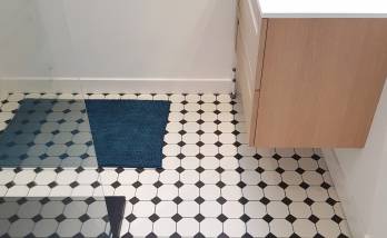 Pose d'un carrelage en carreaux noirs et blancs à Argentan