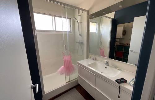 salle de bain enfant avant travaux