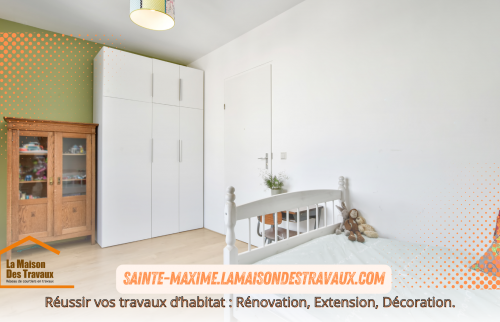 Refaire une chambre d'enfant : repeindre les murs et poser un parquet durable