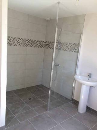 Aménagement de salle de bain PMR dans une maison rénovée - Verneuil l'Etang 77390