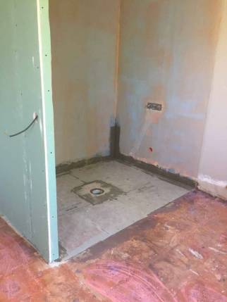 Création d'une douche italienne PMR dans une maison rénovée - Verneuil l'Etang 77390