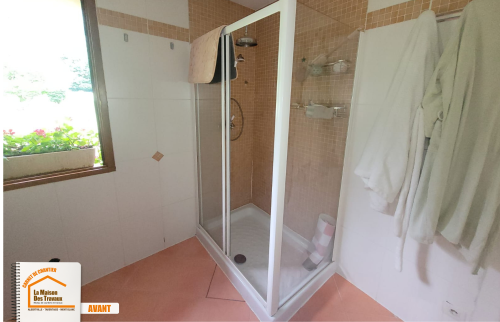  La Maison des Travaux Albertville, rénovation salle de bains Albertville, agrandissement douche Albertville, artisan salle de bains Albertville, pose faïence Albertville