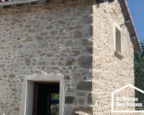 Façade maison en pierre jointement à la chaux APRES