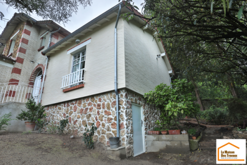 Extension avec soubassement en meulière (Brunoy 91800)