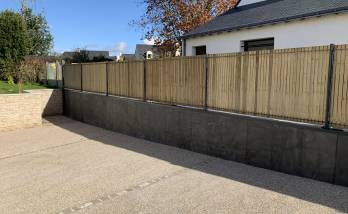 La nouvelle descente de garage en béton désactivé
