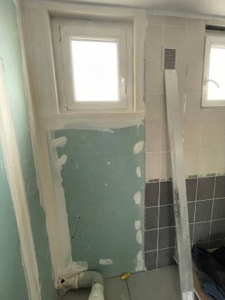 Pose de placo hydrofuge dans une salle de bain en rénovation - Valence 26000