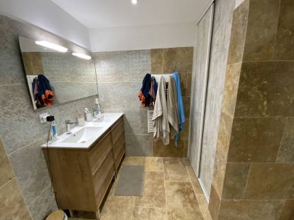  Salle de bain de suite parentale aménagée dans un agrandissement de maison - Lattes 34970