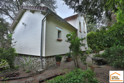 Parement en brique de l'extension dissimulant l'isolation par l'extérieur (Brunoy 91800)