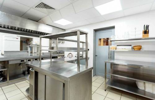 Changement de porte d'un restaurant à Neuilly