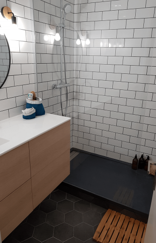 Rénovation contemporaine d’une salle de bain à Sées (61500)